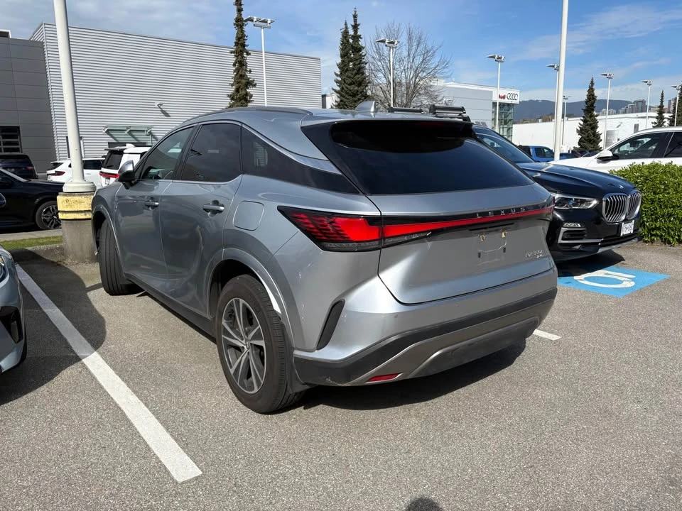 2023 Lexus RX 5th Gen - Image 4 of 5