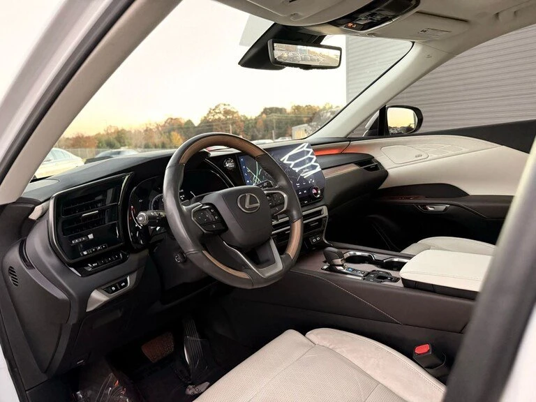 2023 Lexus RX 5th Gen - Image 8 of 20