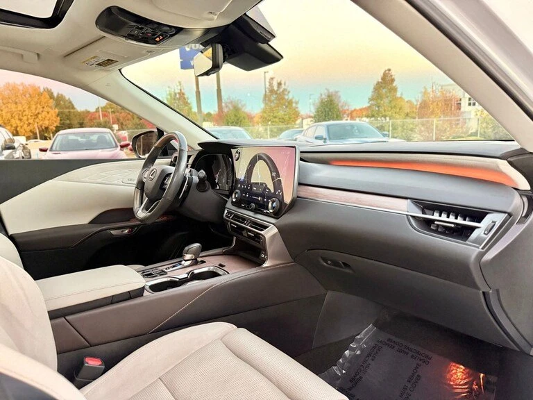 2023 Lexus RX 5th Gen - Image 19 of 20