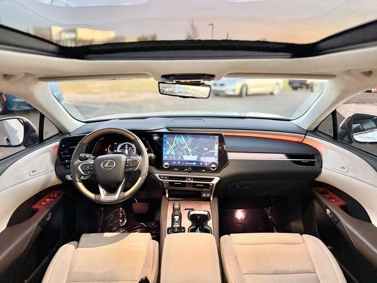 2023 Lexus RX 5th Gen - Image 16 of 20