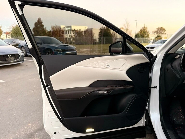 2023 Lexus RX 5th Gen - Image 7 of 20