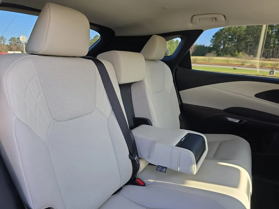 2023 Lexus RX 5th Gen - Image 12 of 20