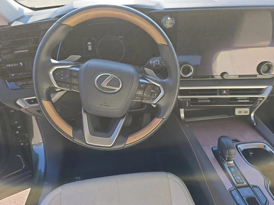 2023 Lexus RX 5th Gen - Image 17 of 20