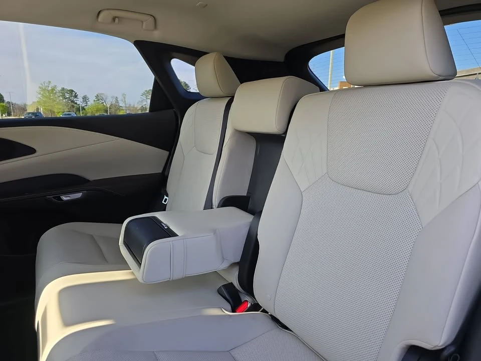 2023 Lexus RX 5th Gen - Image 15 of 20