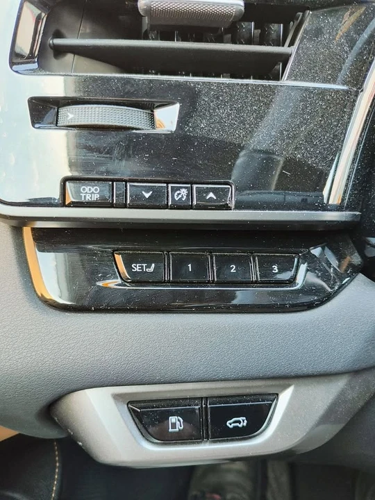 2023 Lexus RX 5th Gen - Image 16 of 20