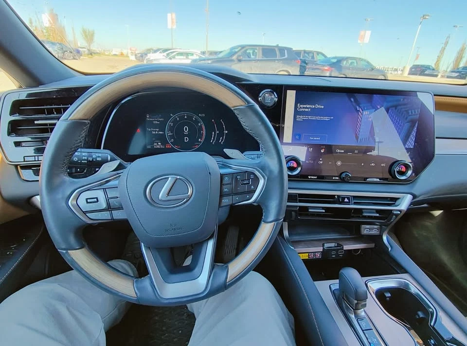 2023 Lexus RX 5th Gen - Image 14 of 20
