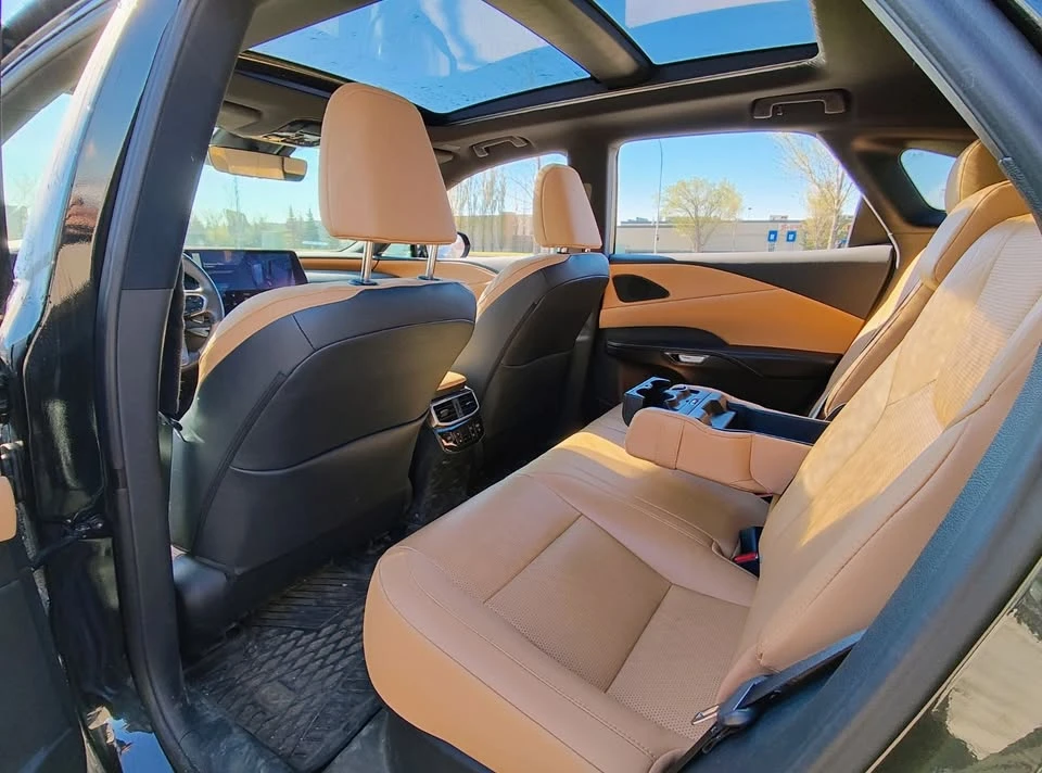 2023 Lexus RX 5th Gen - Image 10 of 20
