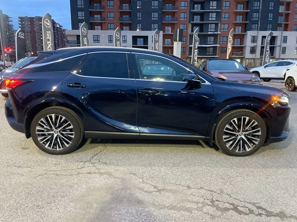 2023 Lexus RX 5th Gen - Image 13 of 17