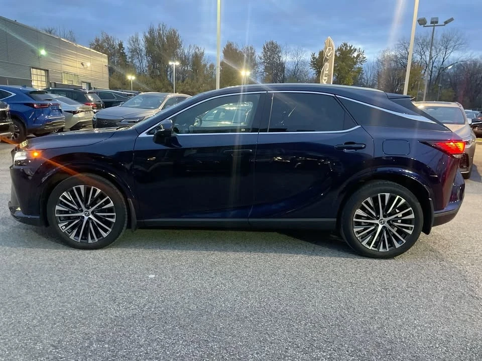 2023 Lexus RX 5th Gen - Image 7 of 17