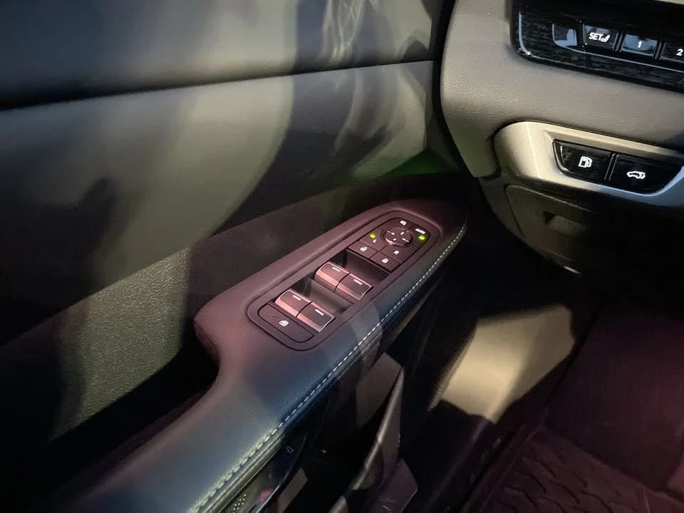 2023 Lexus RX 5th Gen - Image 16 of 17