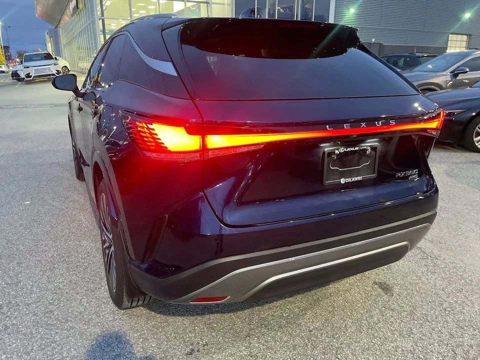 2023 Lexus RX 5th Gen - Image 10 of 17