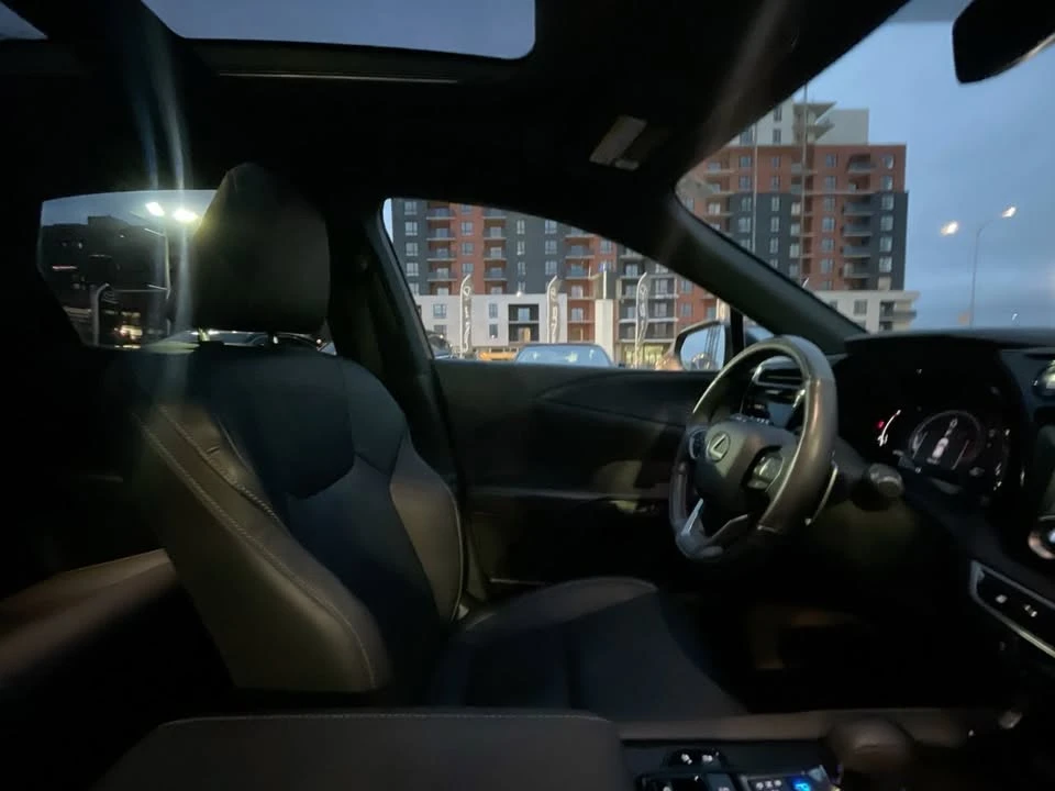 2023 Lexus RX 5th Gen - Image 15 of 17