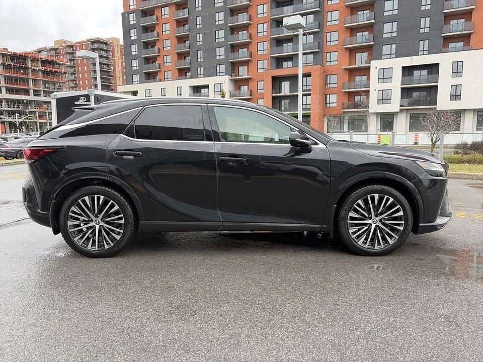 2023 Lexus RX 5th Gen - Image 9 of 12