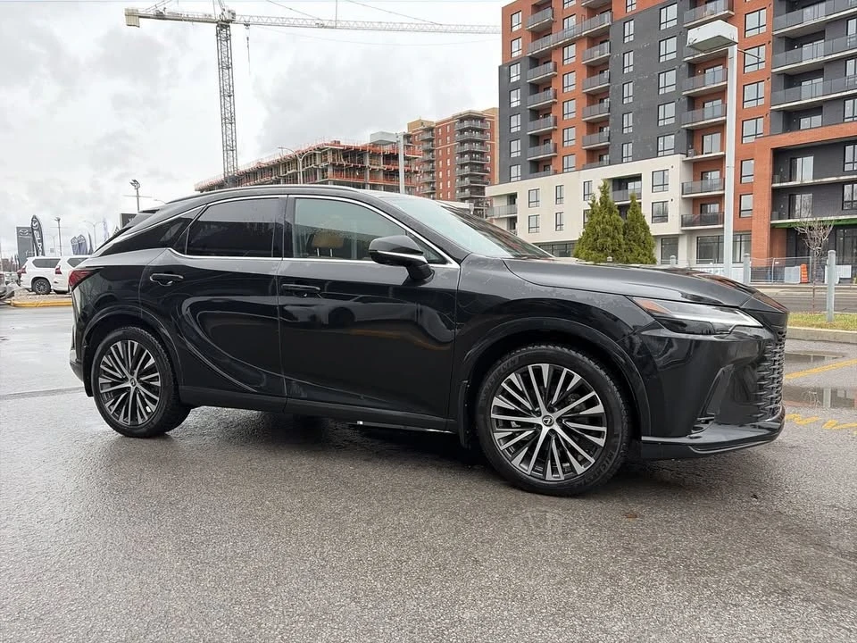 2023 Lexus RX 5th Gen - Image 10 of 12
