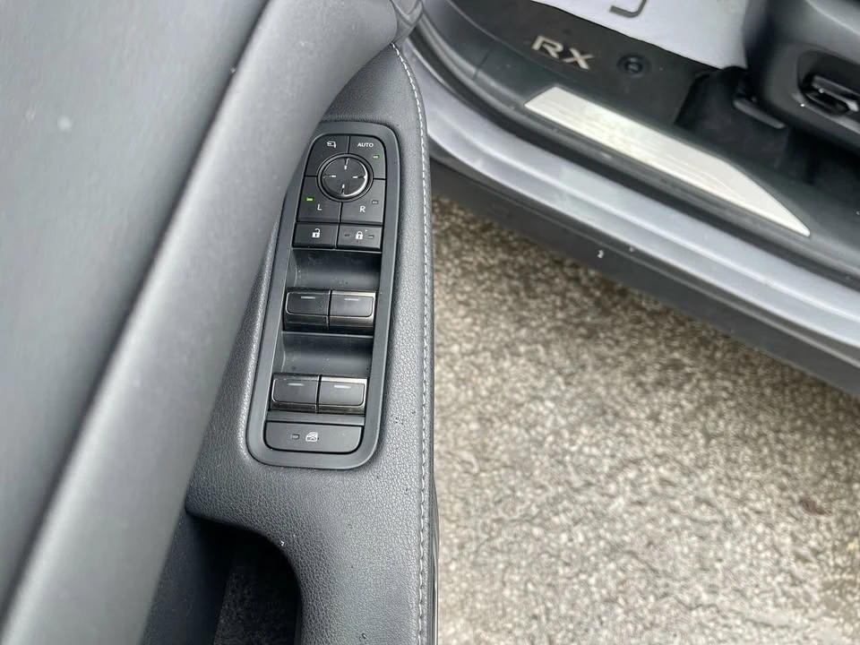 2023 Lexus RX 5th Gen - Image 9 of 20
