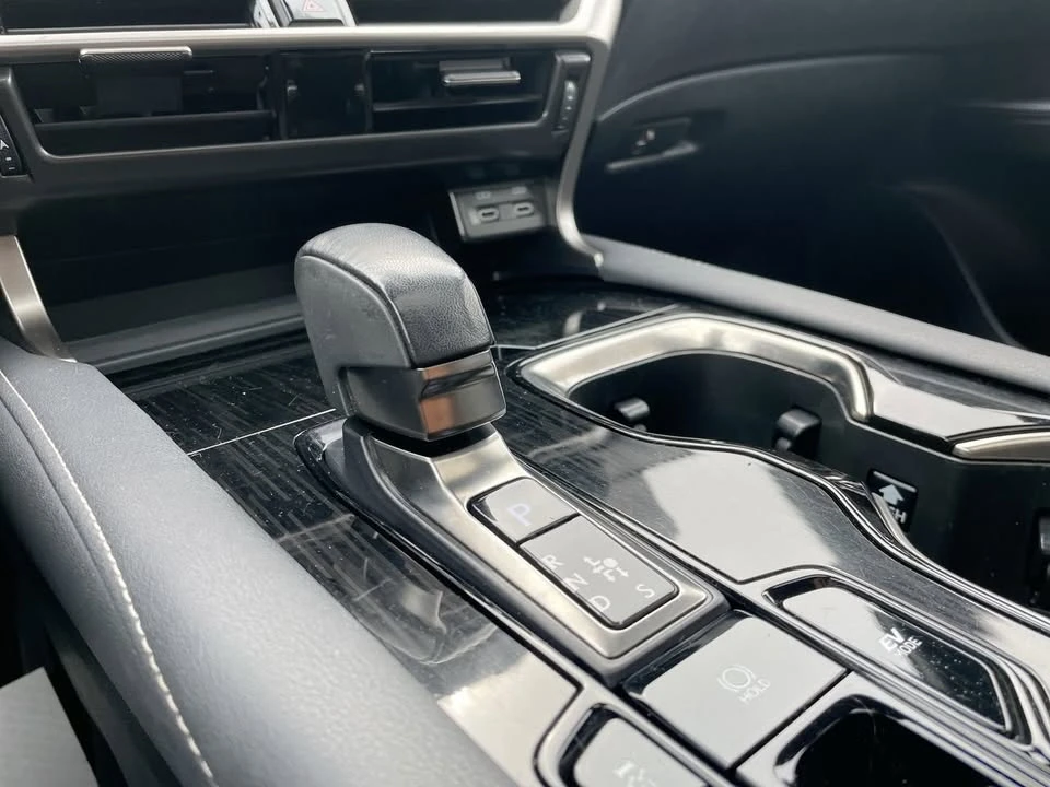 2023 Lexus RX 5th Gen - Image 14 of 20
