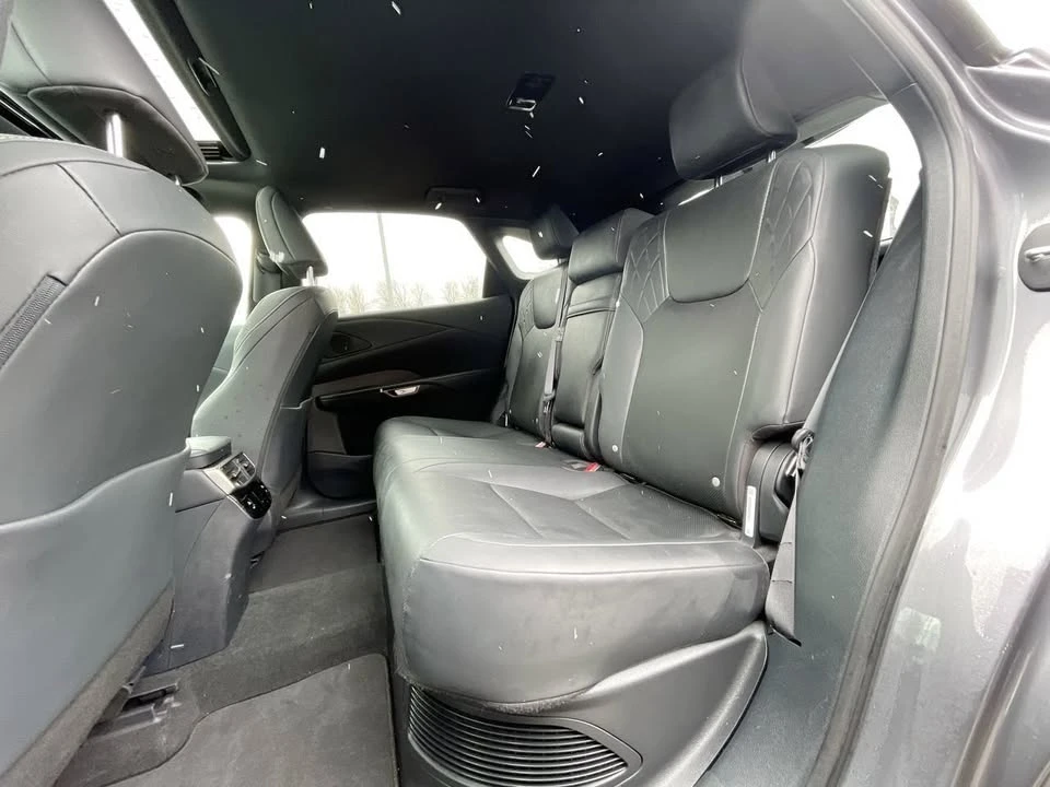 2023 Lexus RX 5th Gen - Image 16 of 19