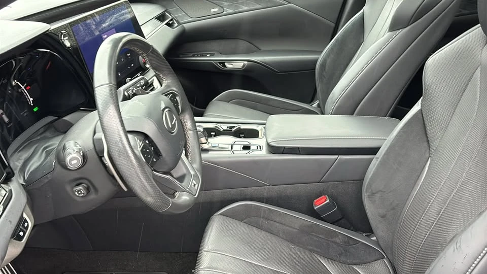 2023 Lexus RX 5th Gen - Image 9 of 14