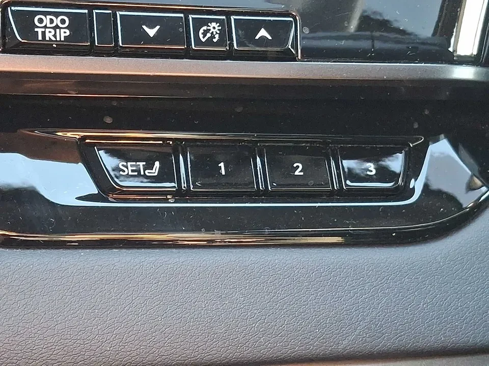 2023 Lexus RX 5th Gen - Image 13 of 16
