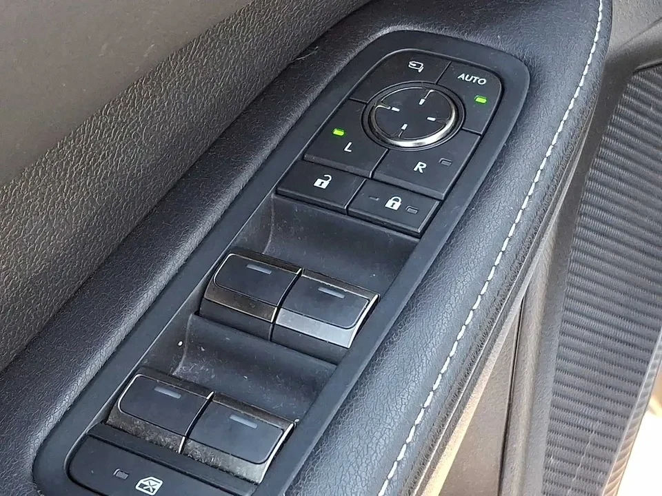 2023 Lexus RX 5th Gen - Image 14 of 16