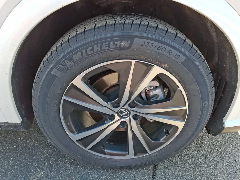 2023 Lexus RX 5th Gen - Image 5 of 16
