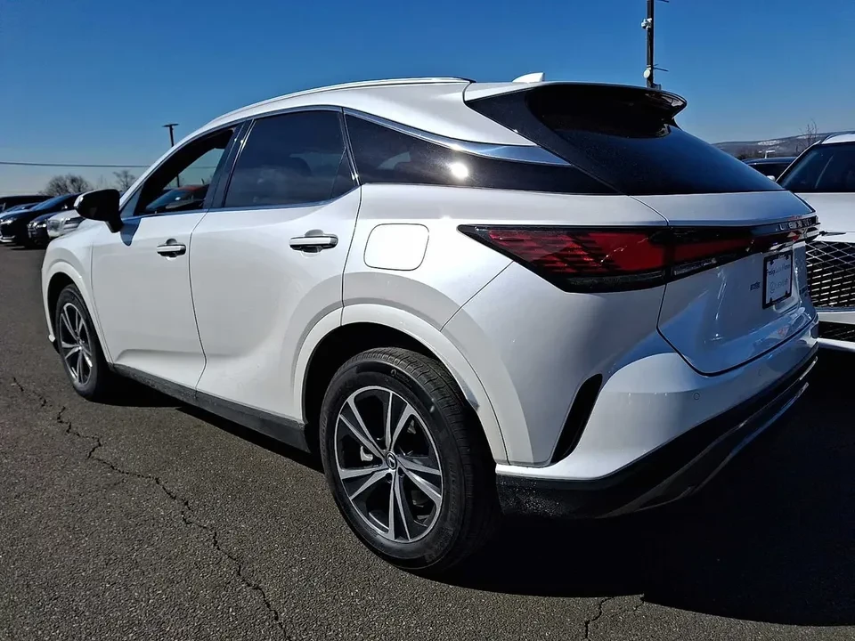 2023 Lexus RX 5th Gen - Image 4 of 16