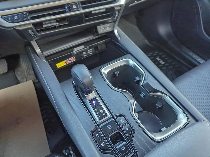 2023 Lexus RX 5th Gen - Image 10 of 15