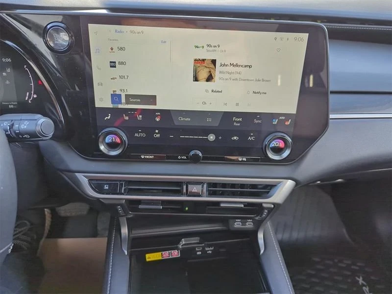 2023 Lexus RX 5th Gen - Image 11 of 15