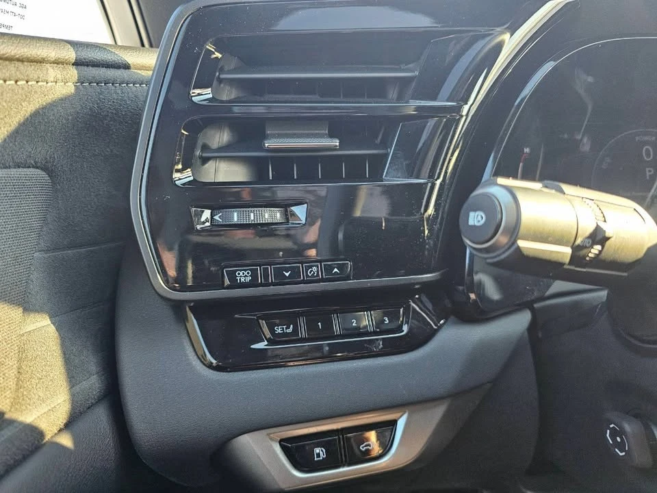 2023 Lexus RX 5th Gen - Image 17 of 20