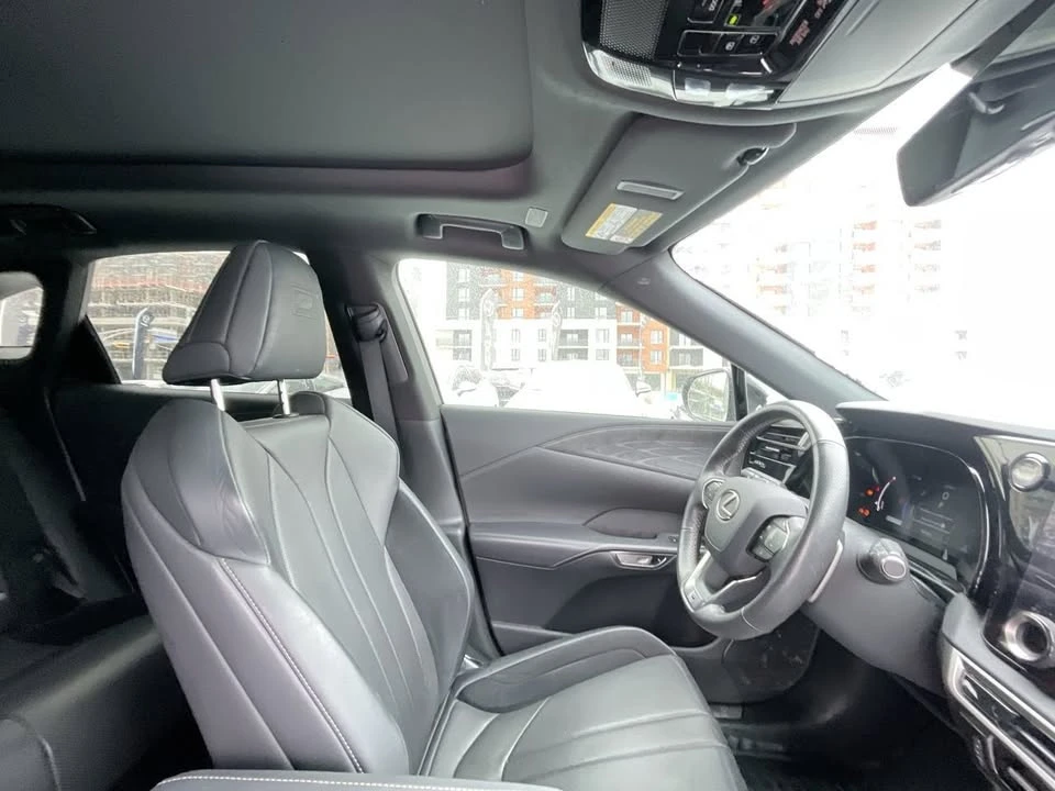 2023 Lexus RX 5th Gen - Image 18 of 19