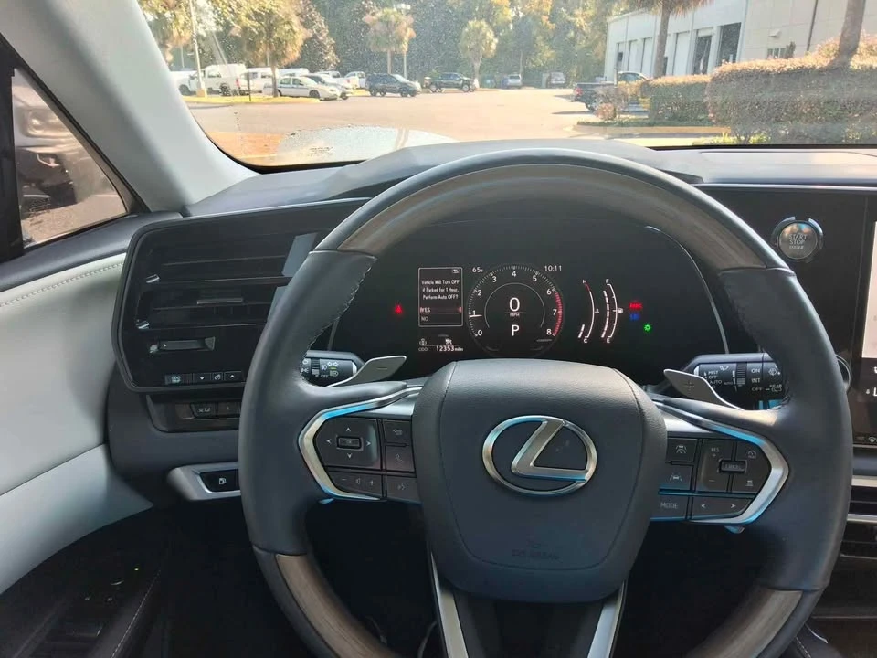 2023 Lexus RX 5th Gen - Image 3 of 6