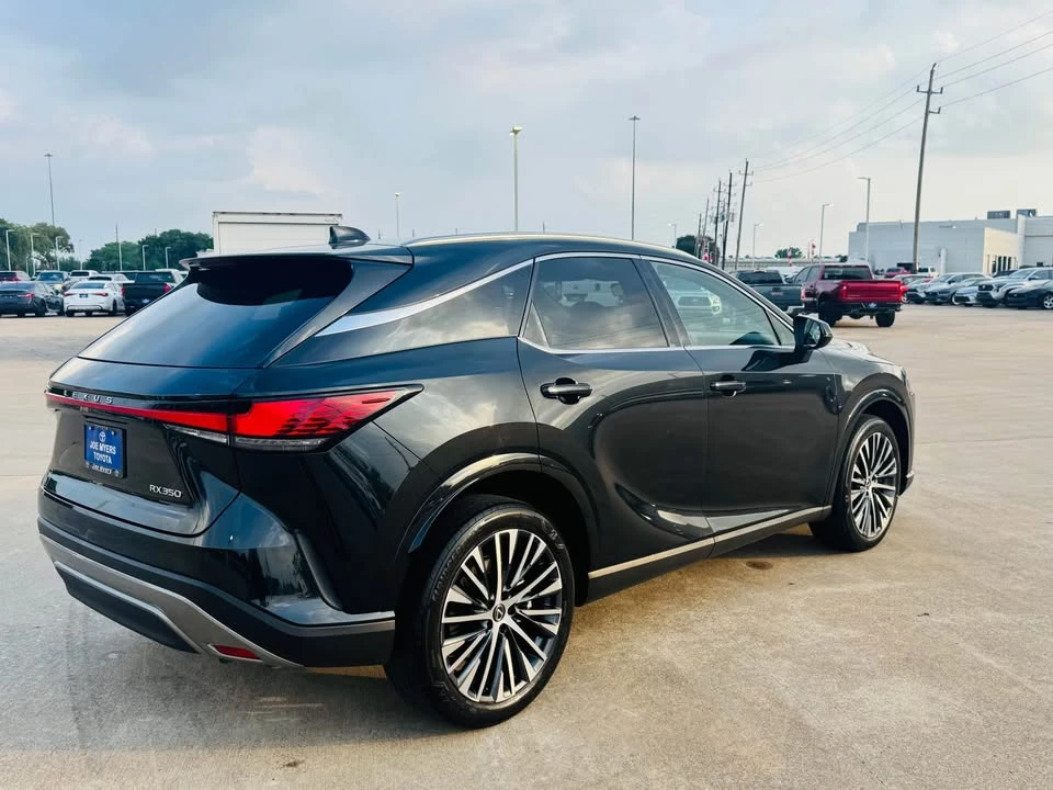2023 Lexus RX 5th Gen - Image 4 of 10