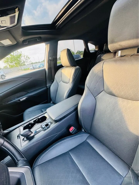 2023 Lexus RX 5th Gen - Image 9 of 10