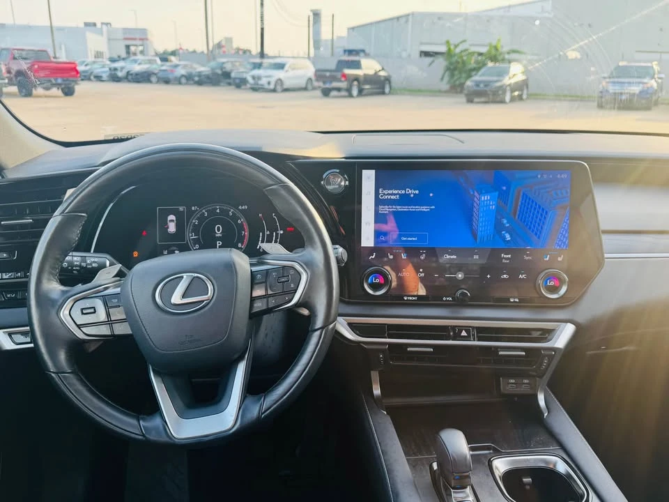 2023 Lexus RX 5th Gen - Image 7 of 10