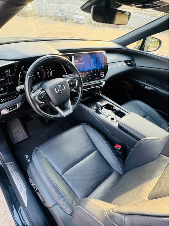 2023 Lexus RX 5th Gen - Image 8 of 10
