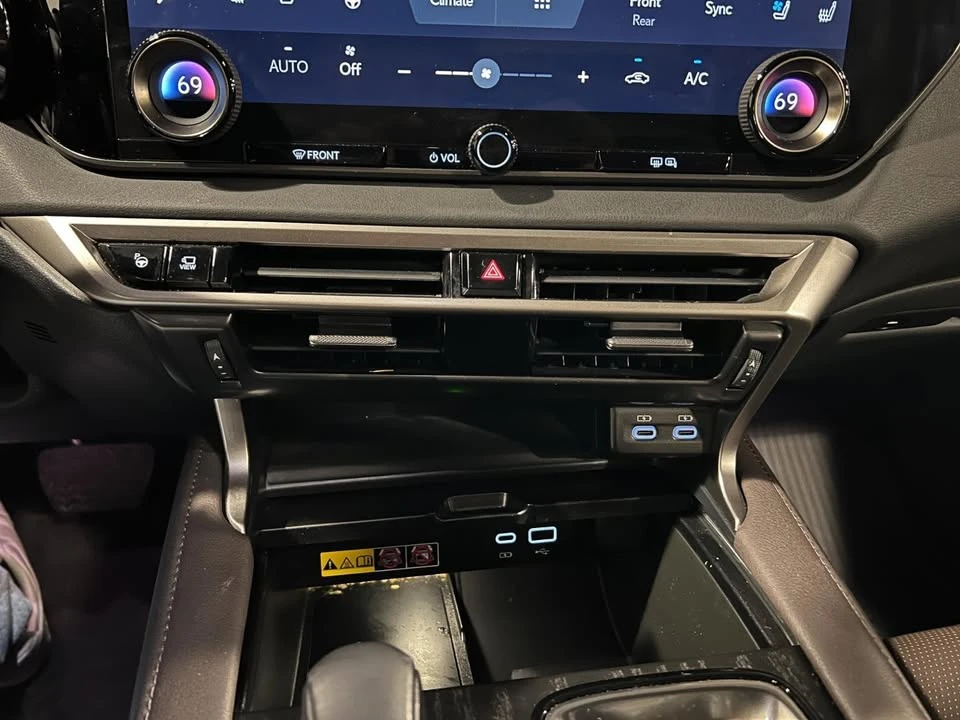 2023 Lexus RX 5th Gen - Image 12 of 19