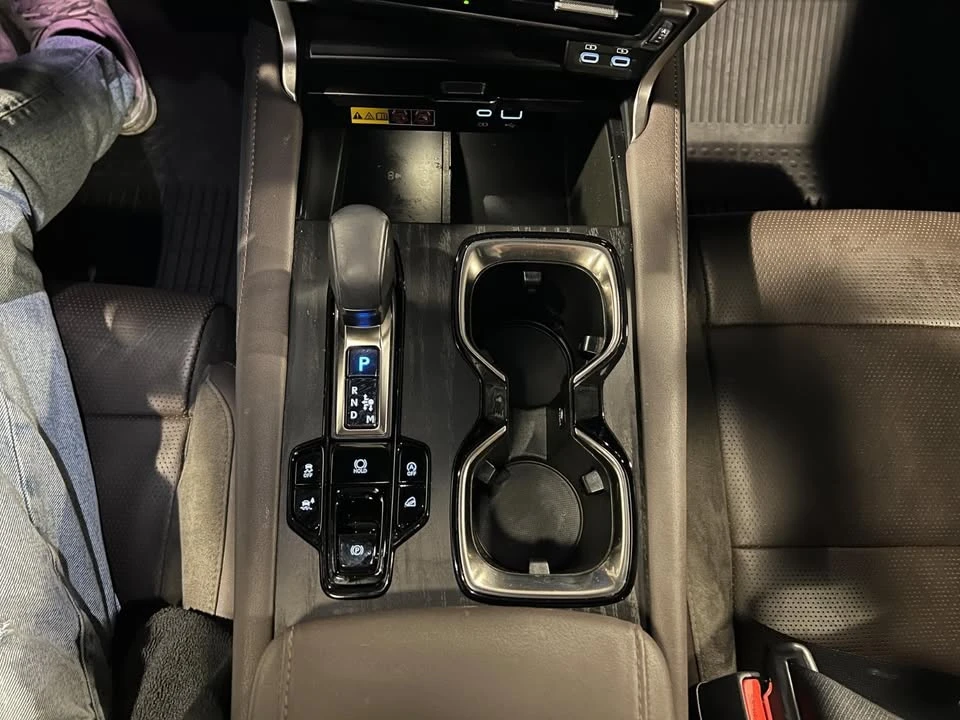 2023 Lexus RX 5th Gen - Image 13 of 19