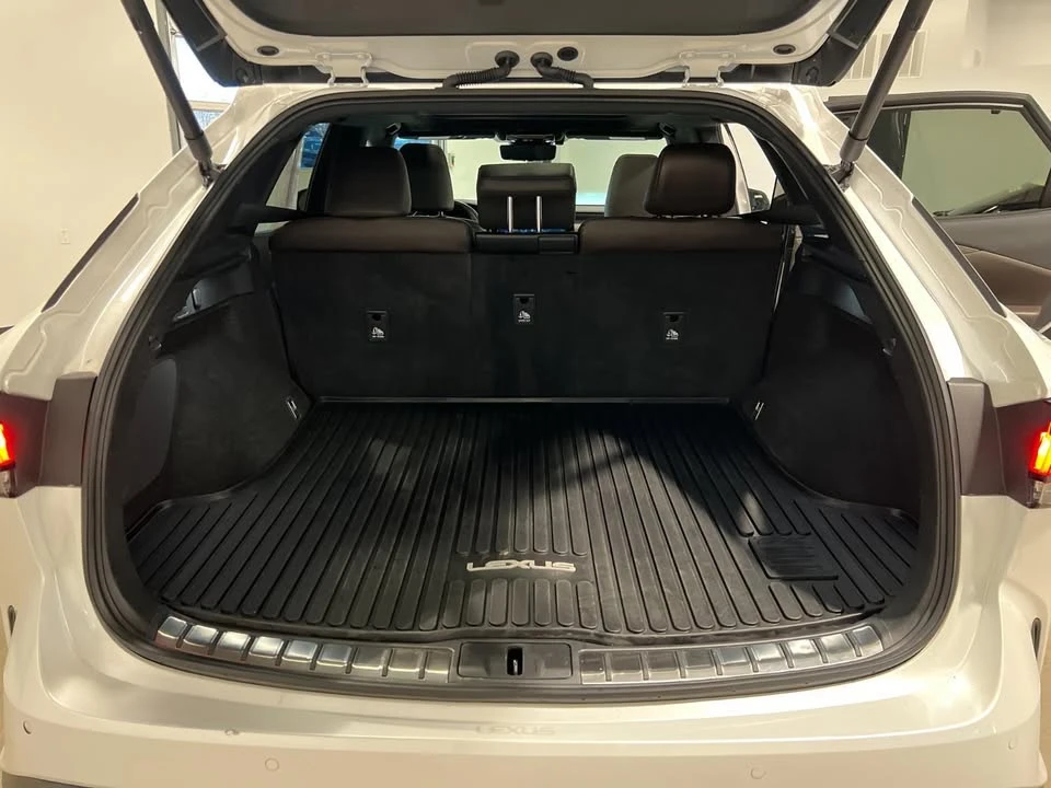 2023 Lexus RX 5th Gen - Image 18 of 19