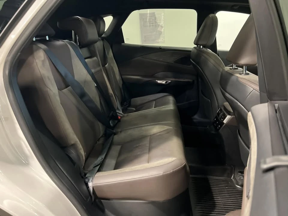 2023 Lexus RX 5th Gen - Image 17 of 19