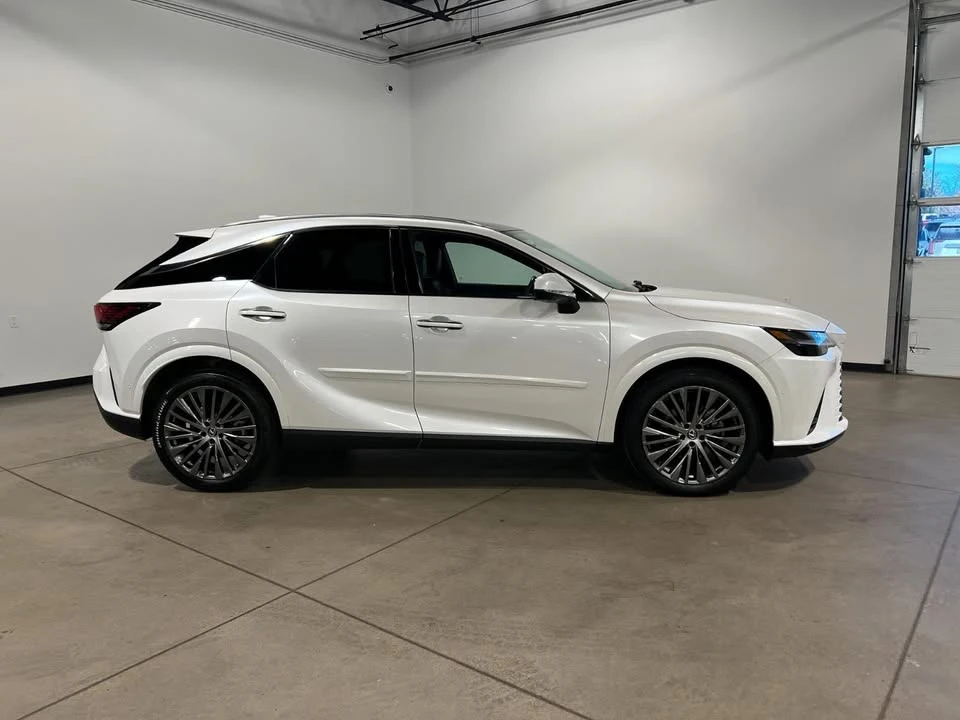 2023 Lexus RX 5th Gen - Image 5 of 19