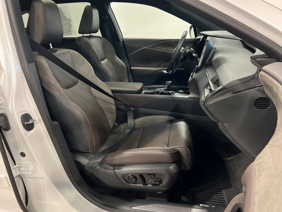 2023 Lexus RX 5th Gen - Image 15 of 19