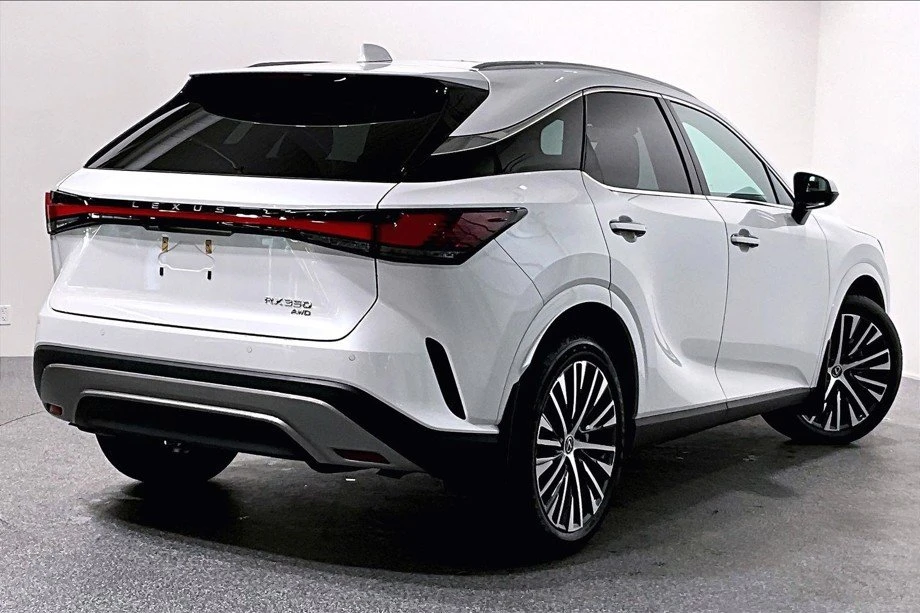 2023 Lexus RX 5th Gen - Image 2 of 7