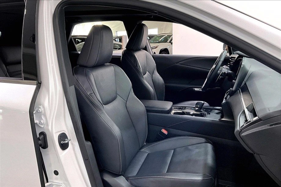 2023 Lexus RX 5th Gen - Image 5 of 7