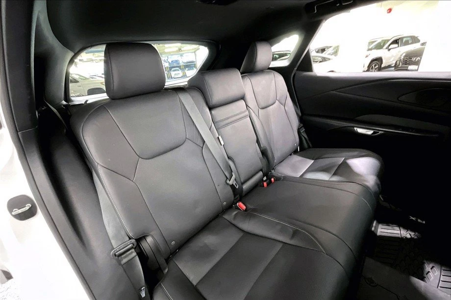 2023 Lexus RX 5th Gen - Image 6 of 7