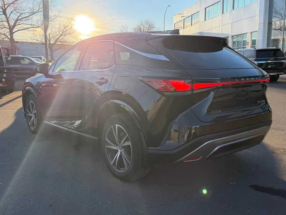 2023 Lexus RX 5th Gen - Image 8 of 16