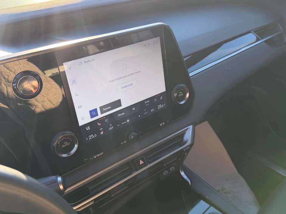 2023 Lexus RX 5th Gen - Image 13 of 16
