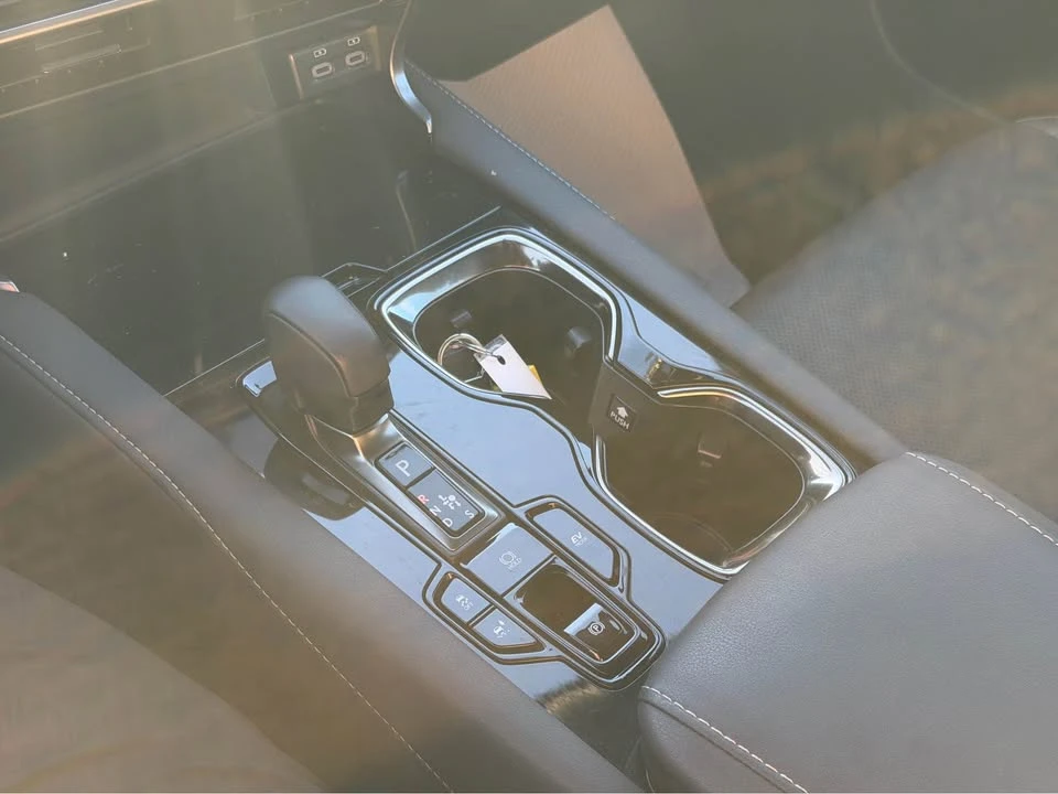 2023 Lexus RX 5th Gen - Image 15 of 16