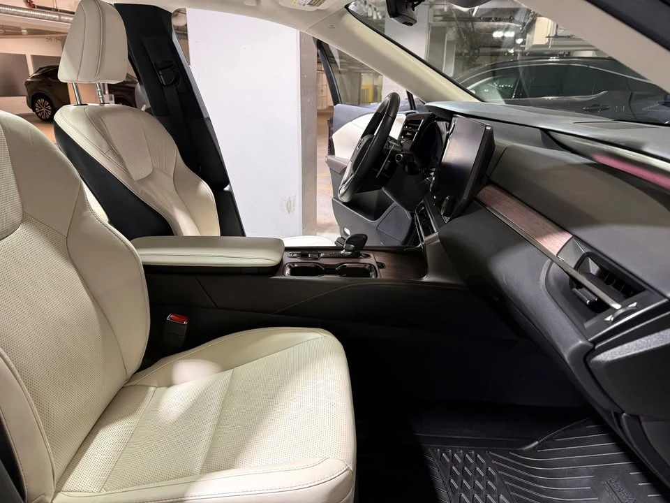 2023 Lexus RX 5th Gen - Image 4 of 16
