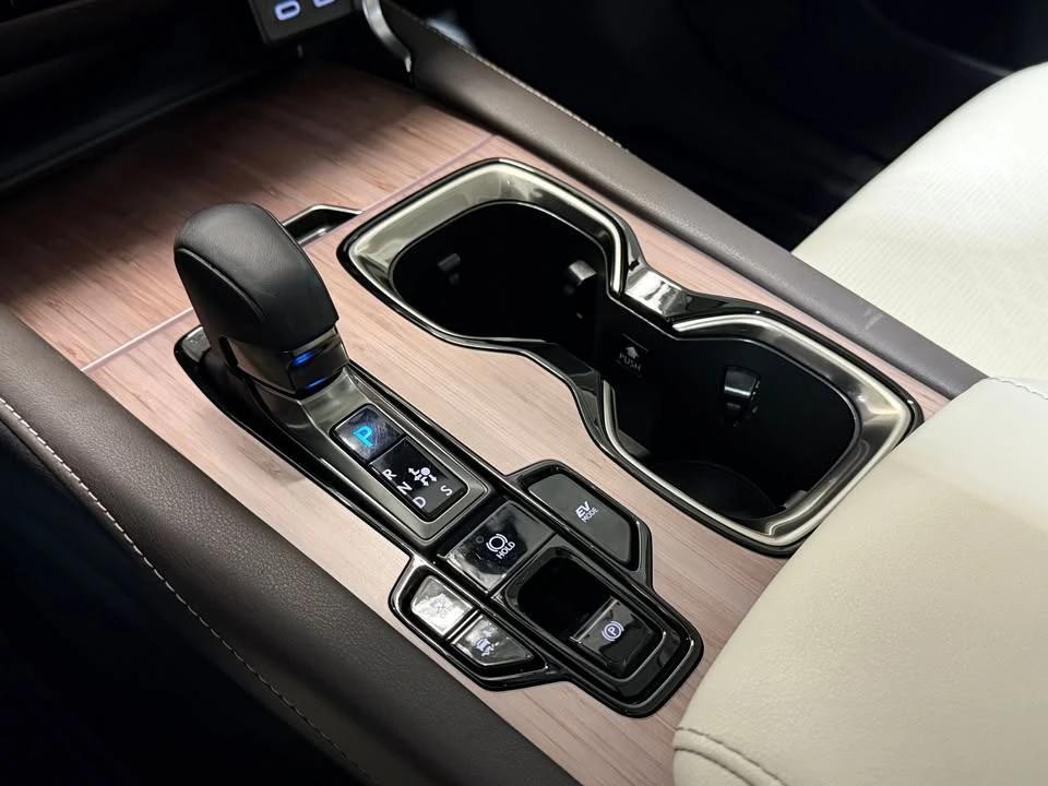 2023 Lexus RX 5th Gen - Image 16 of 16