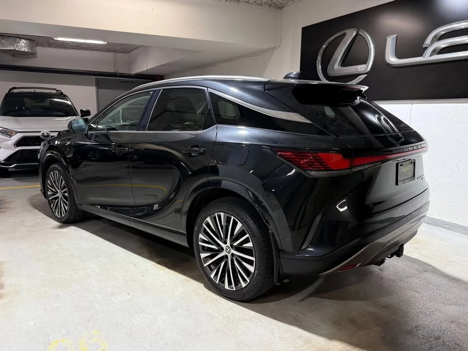 2023 Lexus RX 5th Gen - Image 9 of 16